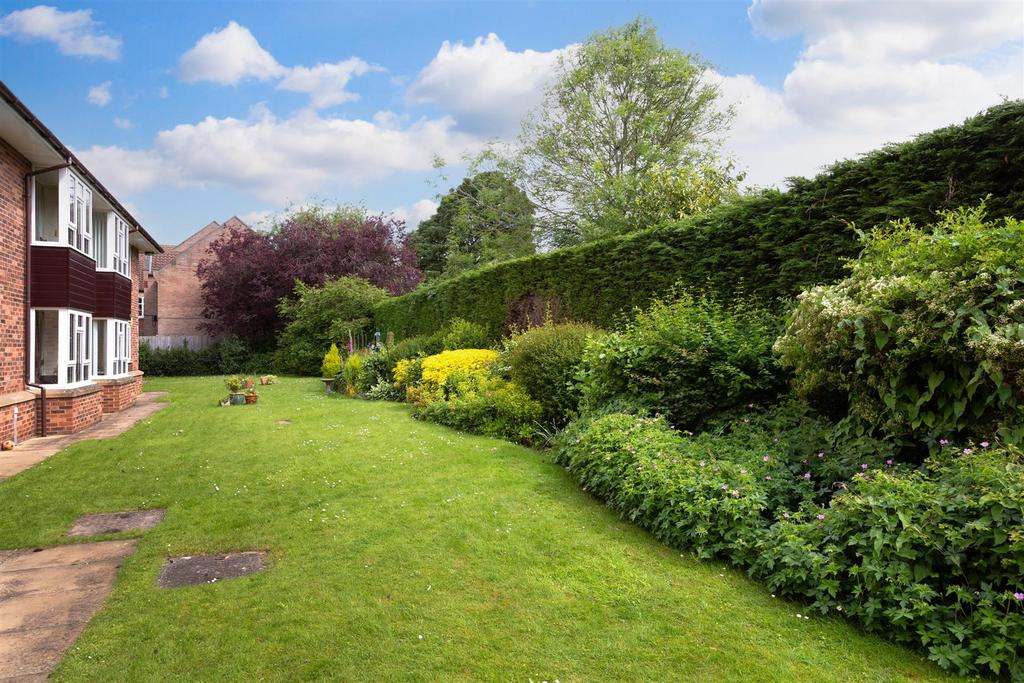 Wyre Mews, The Village, Haxby, York 2 bed retirement property £175,000