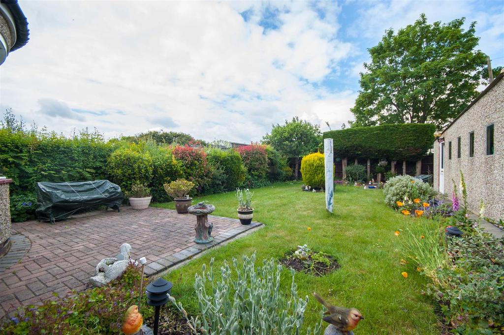 Chignal Road, Chelmsford 2 bed detached bungalow for sale £490,000