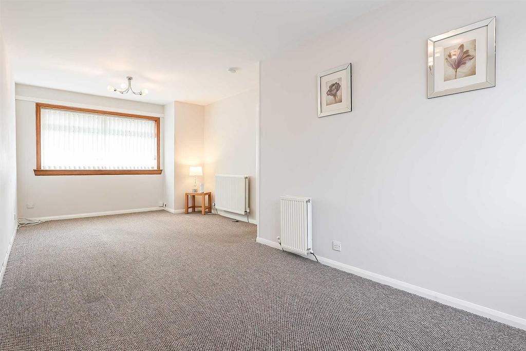 Fells Rigg, Livingston 2 bed terraced house £125,000