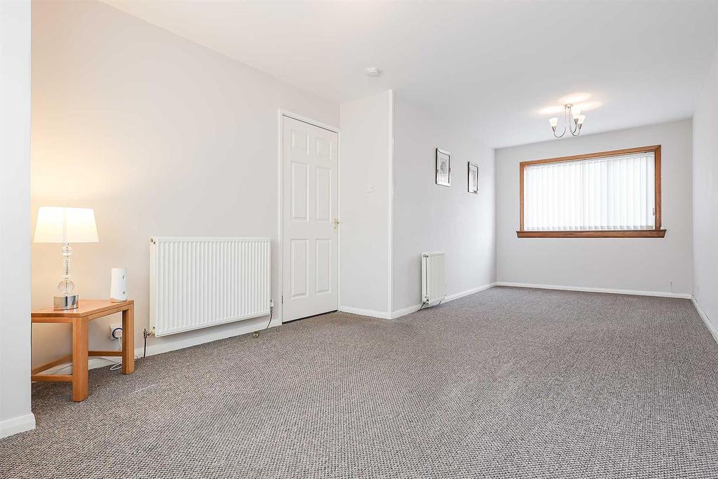 Fells Rigg, Livingston 2 bed terraced house £125,000