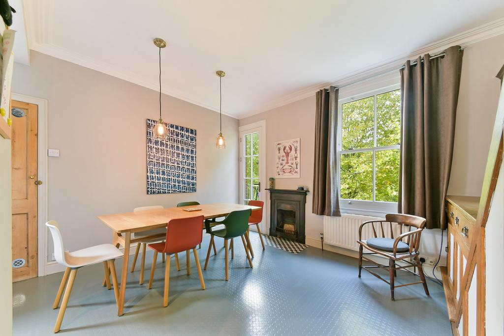 Panmuir Road, SW20 4 bed £3,250 pcm (£750 pw)