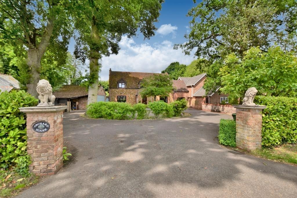 New Road, North Runcton, King's Lynn... 4 bed detached house £595,000