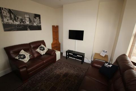 1 bedroom in a house share to rent - Cecil Road, Northampton