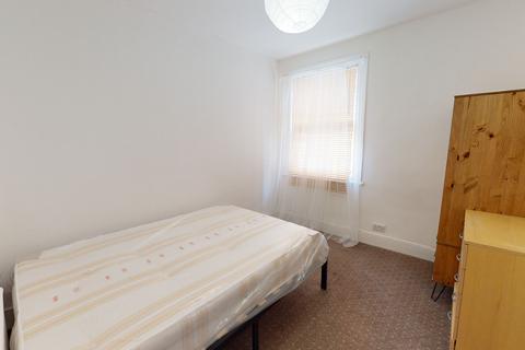 1 bedroom in a house share to rent, Goring Road
