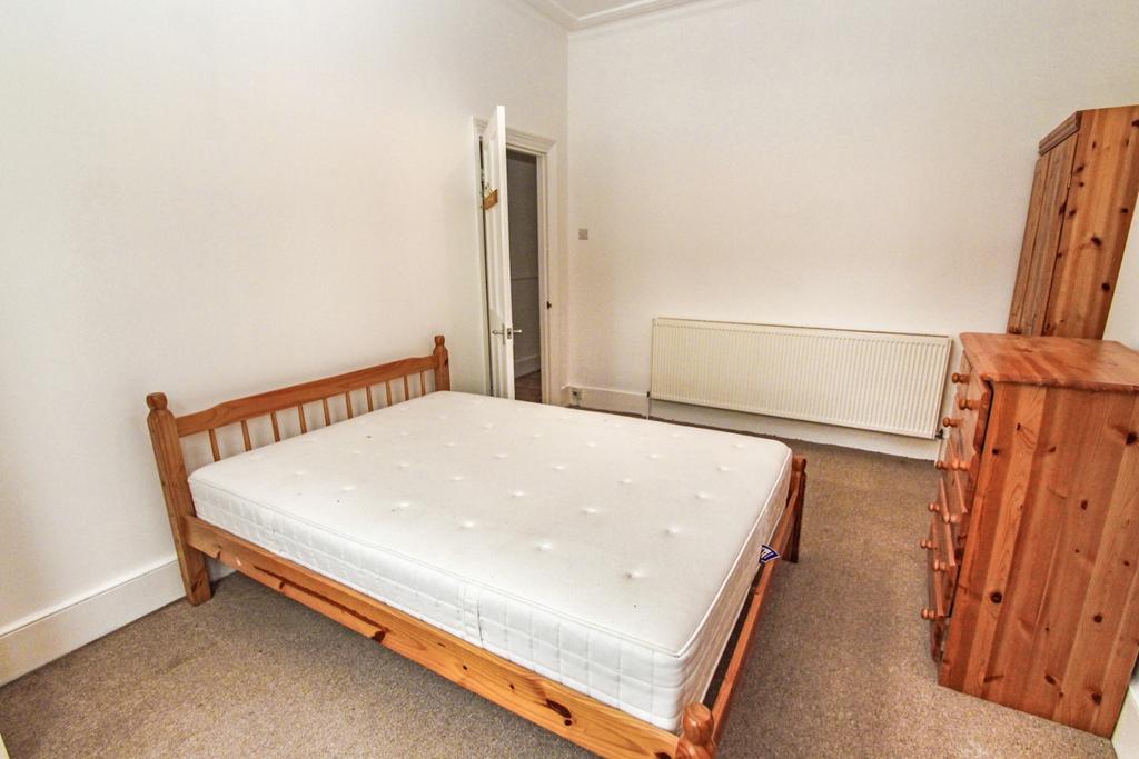 Twickenham Road, Leytonstone, London, E11 2 bed ground floor flat £