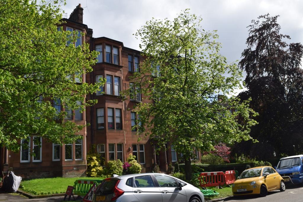 Woodcroft Avenue, Flat 2/2... 1 bed flat £895 pcm (£207 pw)