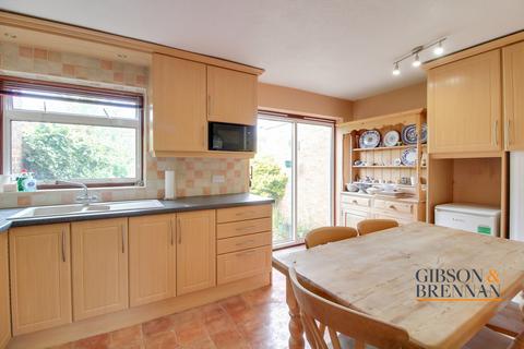 66 Rose Valley Crescent, Stanford-le-hope, SS17 8EF