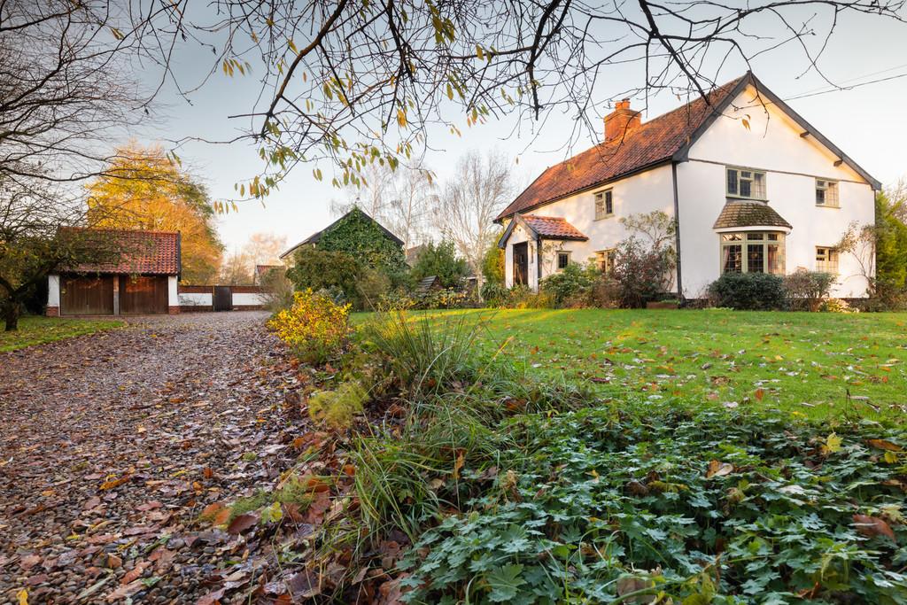 Bressingham 4 bed detached house for sale £875,000