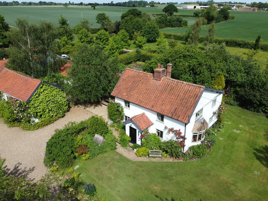 Bressingham 4 bed detached house for sale £875,000