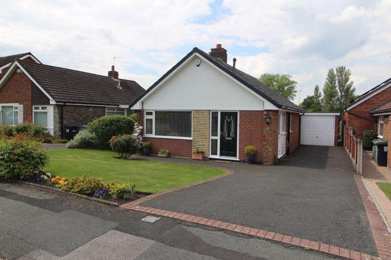 Beech Crescent, Poynton 2 bed detached bungalow £1,250 pcm (£288 pw)