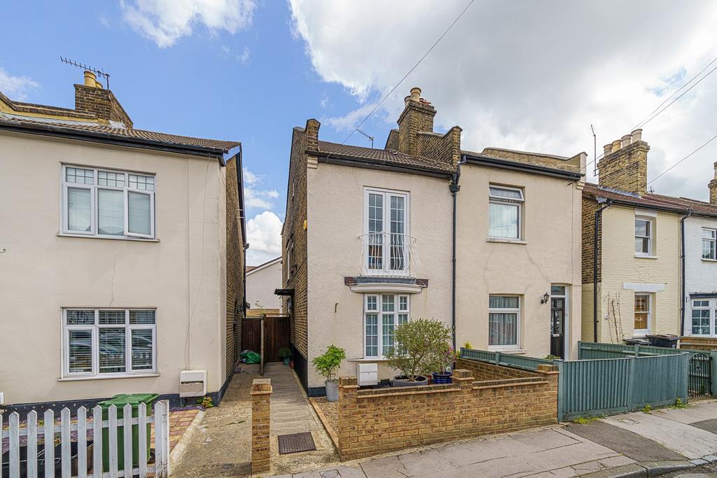 Eden Road, Beckenham, BR3 2 bed semidetached house £450,000
