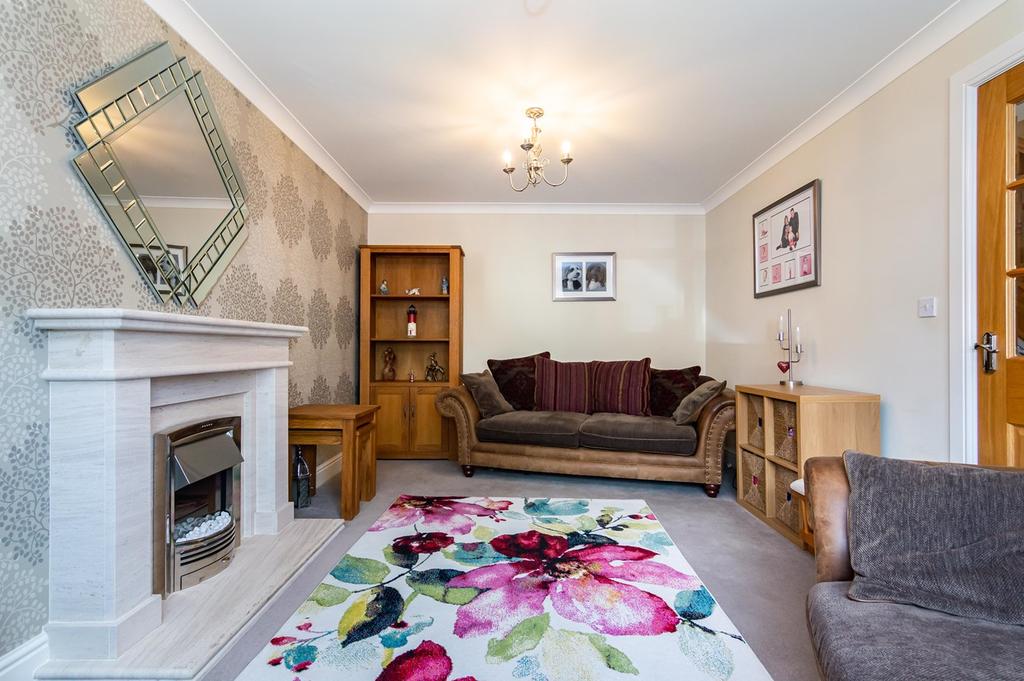 Milne Drive, Redding, Falkirk, FK2 4 bed detached house £320,000