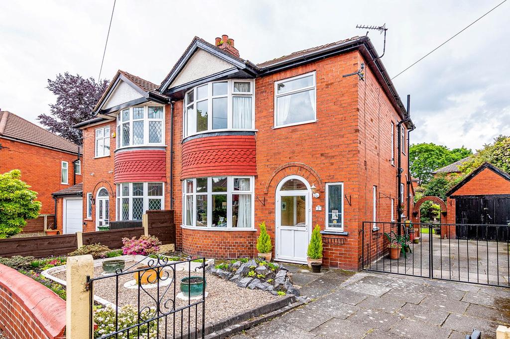 Truro Avenue, Stretford, Manchester, M32 3 bed semidetached house £