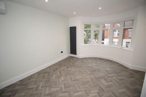 2 bedroom flat to rent, Hortus Road, Southall, UB2