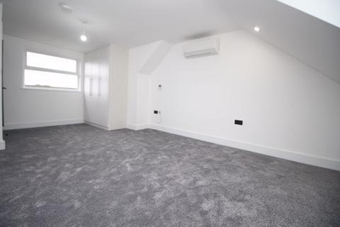 2 bedroom flat to rent, Hortus Road, Southall, UB2