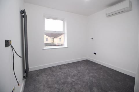 2 bedroom flat to rent, Hortus Road, Southall, UB2