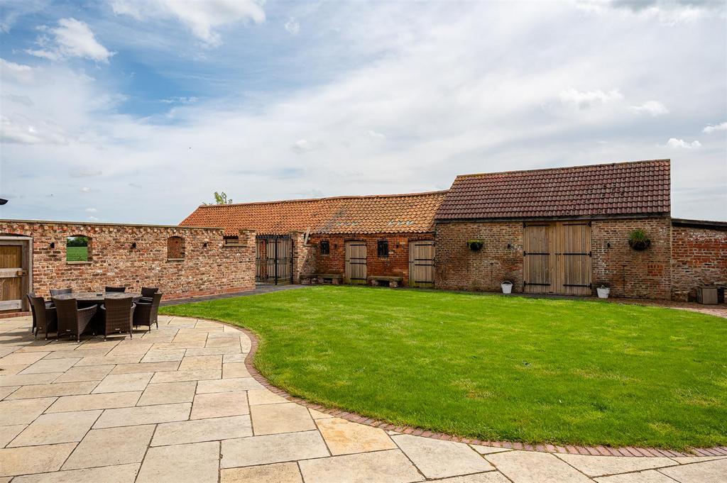 Barn   Courtyard