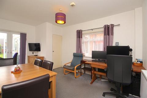 52 Central Avenue, Syston, Leicester, LE7 2EE