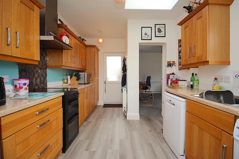 52 Central Avenue, Syston, Leicester, LE7 2EE