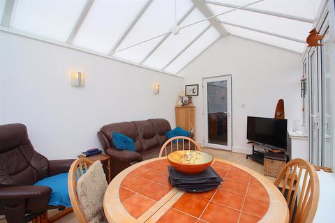 52 Central Avenue, Syston, Leicester, LE7 2EE