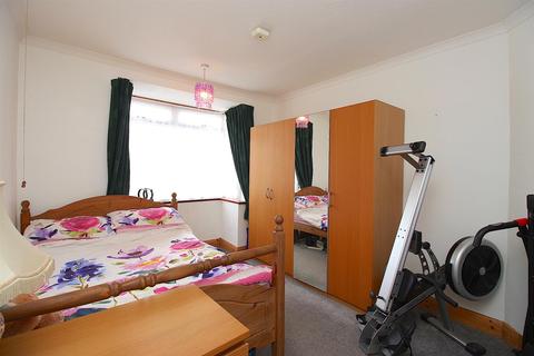 52 Central Avenue, Syston, Leicester, LE7 2EE
