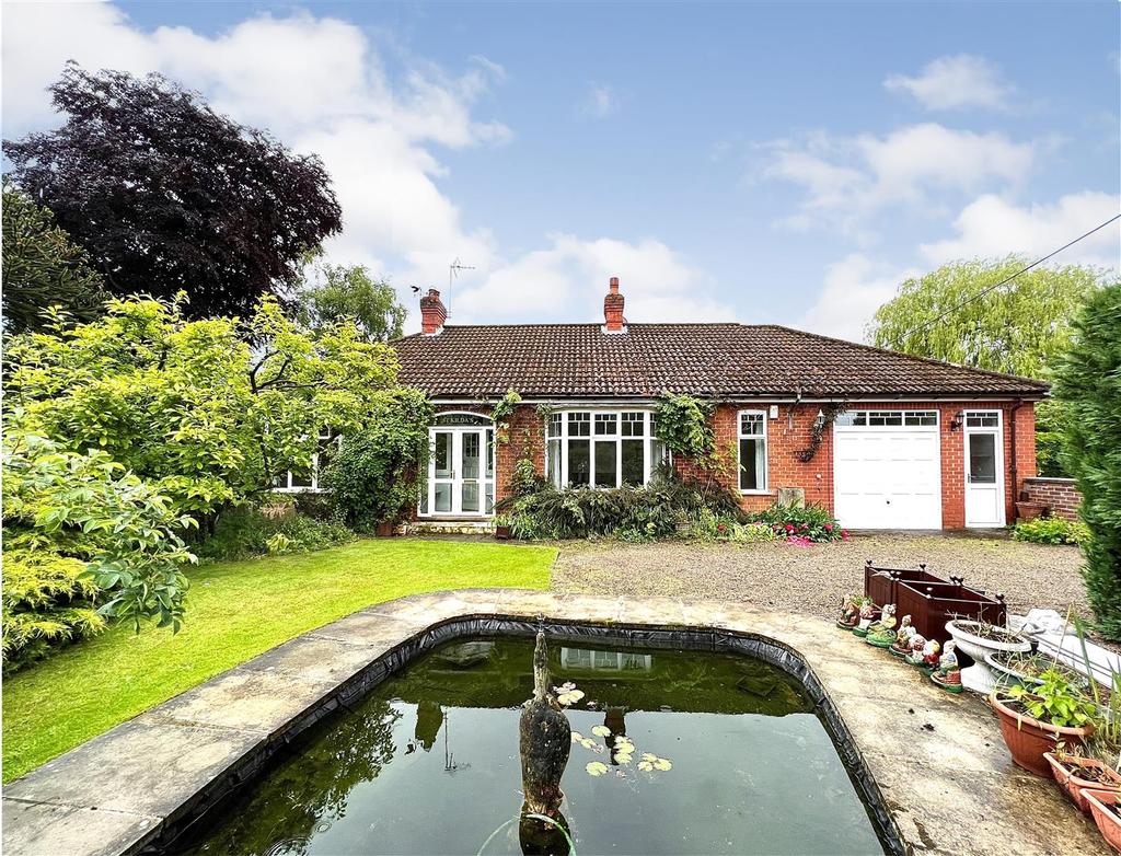 The Green, Barmby Moor, York 4 bed detached bungalow for sale £400,000