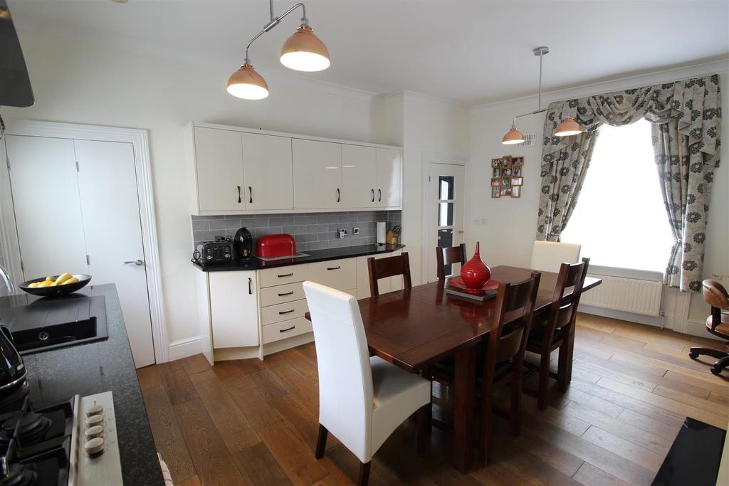 Eastgate, Honley, Holmfirth, HD9 6PA 3 bed detached house £325,000