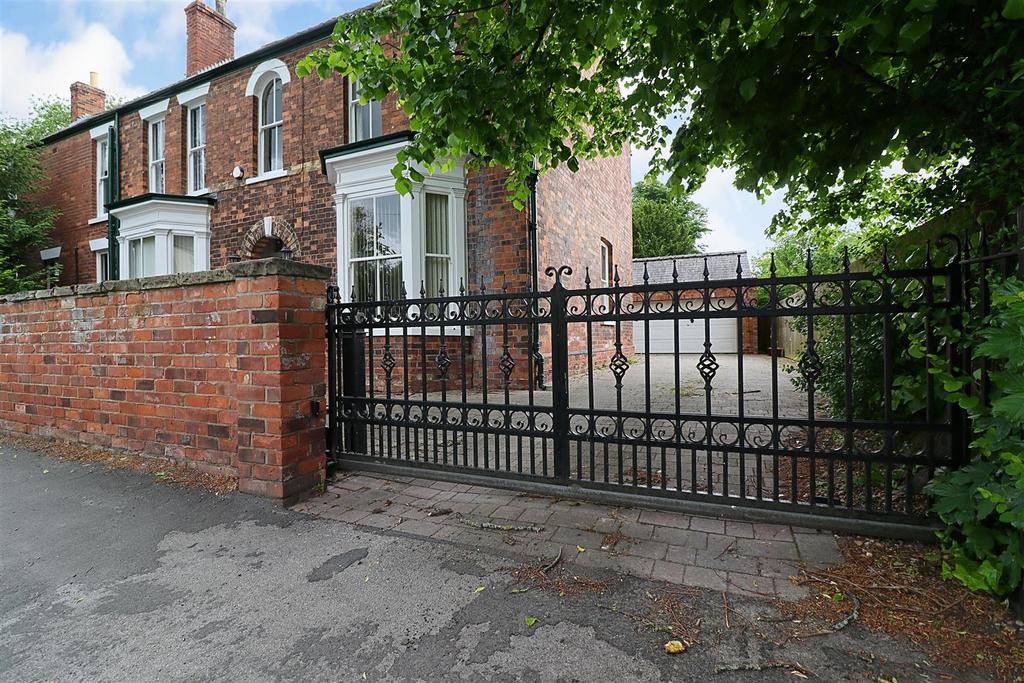 Main Street, Elloughton 4 bed detached house £750,000