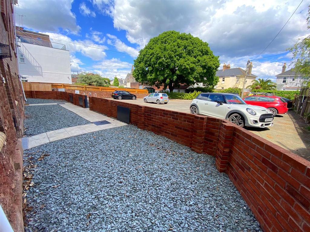 Midvale Road, Paignton 1 bed apartment £795 pcm (£183 pw)