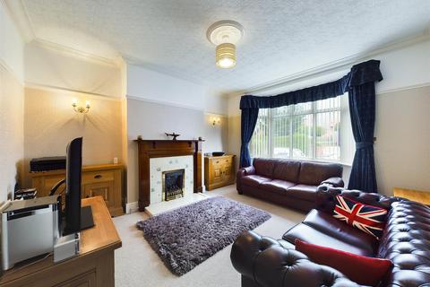 3 bedroom semi-detached house for sale - Trafalgar Crescent, Bridlington