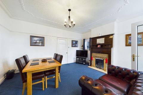 3 bedroom semi-detached house for sale - Trafalgar Crescent, Bridlington