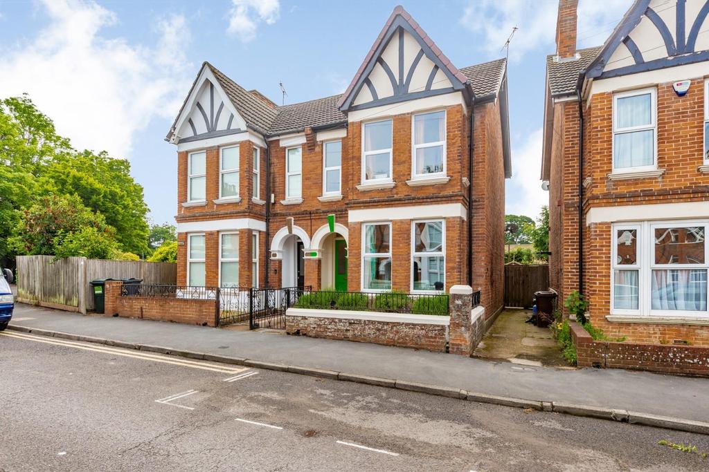 Western Avenue, Ashford TN23 3 bed semidetached house £375,000