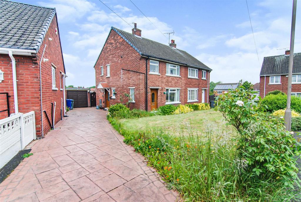 Overdale Road, Wombwell, Barnsley 3 bed semidetached house £145,000