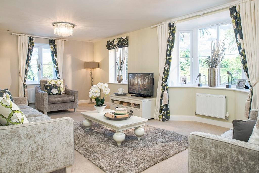Spacious lounge with bay-window