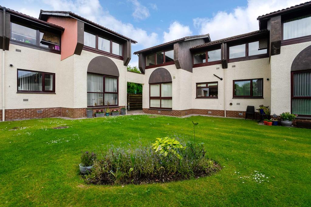 Rhumhor Gardens, Kilbarchan 1 bed apartment £89,000