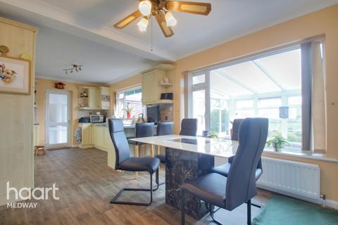 12 Christmas Lane, High Halstow, Rochester, ME3 8SN