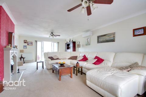 12 Christmas Lane, High Halstow, Rochester, ME3 8SN