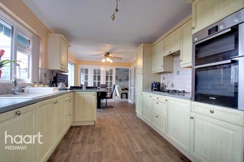 12 Christmas Lane, High Halstow, Rochester, ME3 8SN