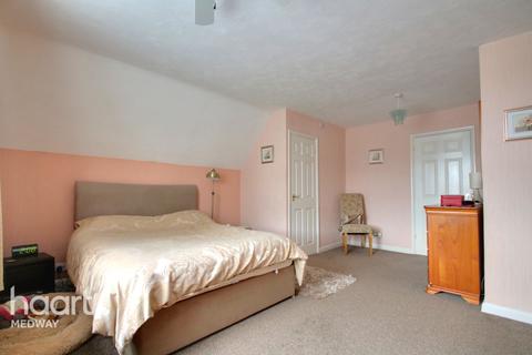 12 Christmas Lane, High Halstow, Rochester, ME3 8SN
