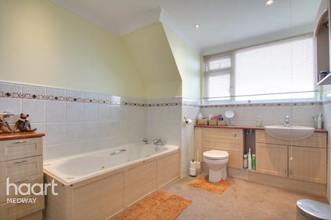 12 Christmas Lane, High Halstow, Rochester, ME3 8SN