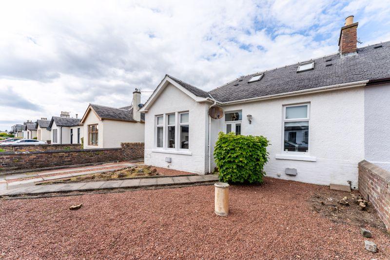 23 Berelands Road, Prestwick KA9 2JP 3 bed semidetached bungalow £