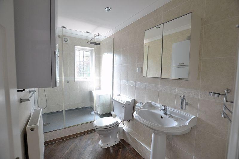Shower Room (Down