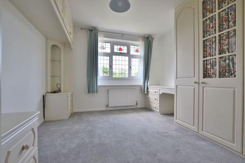 5 Downleys Close, London, SE9 3NA