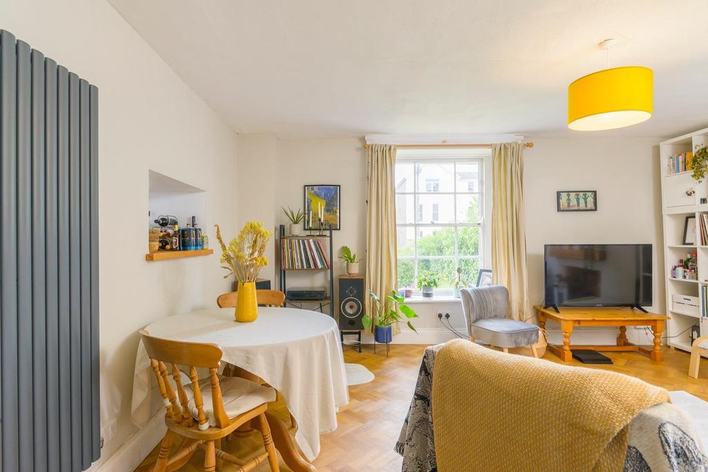 Sydenham Hill, Cotham 2 bed flat for sale £380,000
