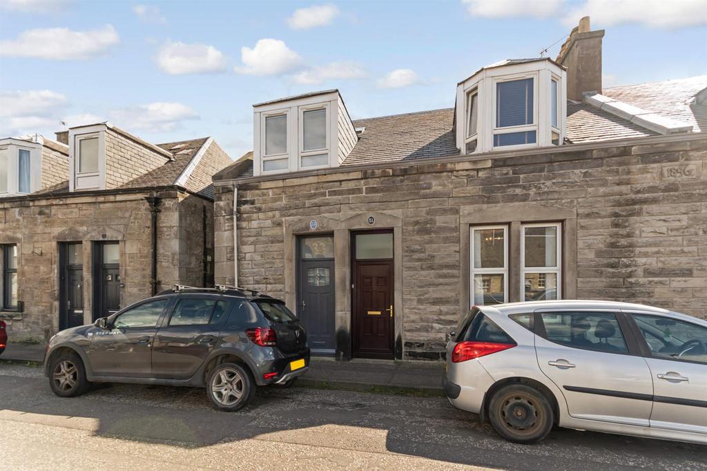 31 Maitland Street, Dunfermline, KY12 8AE 2 bed ground floor flat £