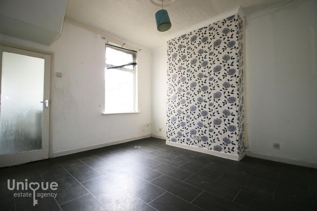 Kemp Street, Fleetwood, FY7 3 bed end of terrace house £85,000