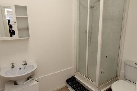 1 bedroom flat to rent - High Street Colliers Wood, LONDON, SW19