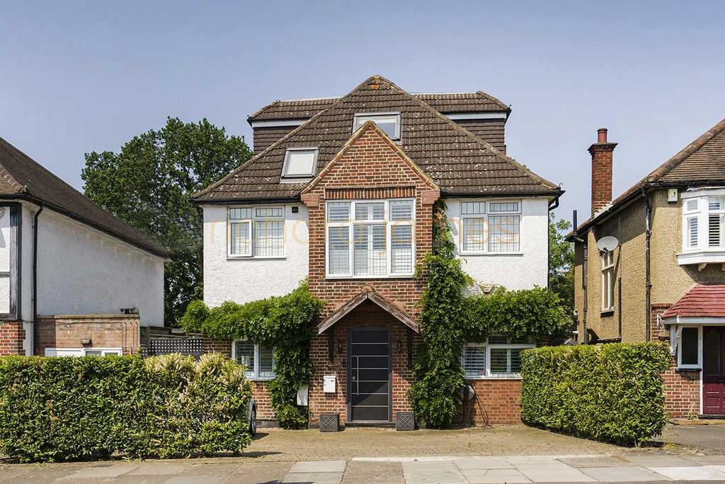 Maxwelton Avenue, Mill Hill 4 bed detached house for sale £1,600,000