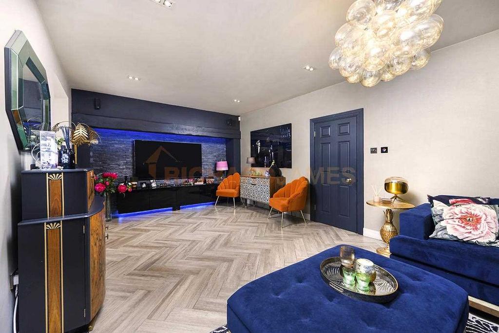 Maxwelton Avenue, Mill Hill 4 bed detached house £1,450,000
