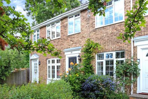 37 Oakfields, Guildford, GU3 3AS